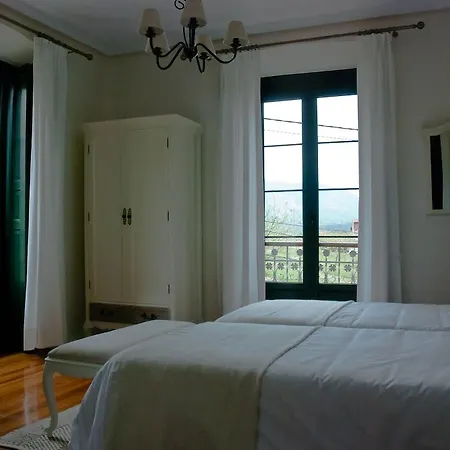 Rural La Raposera 3* Caravia